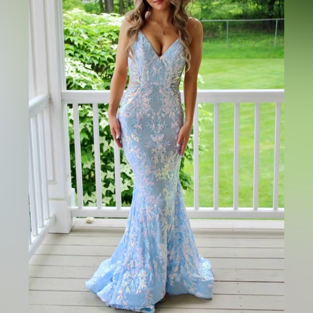 Ellie Wilde EW35011 Light Blue Prom Dress / Special Occasion Gown - Size 0